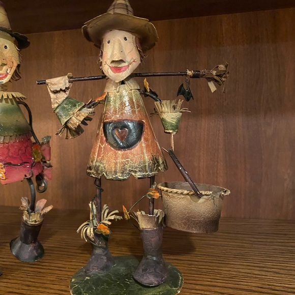 Rustic metal witch and scarecrow Halloween Gardener figurines decor - Picture 5 of 8